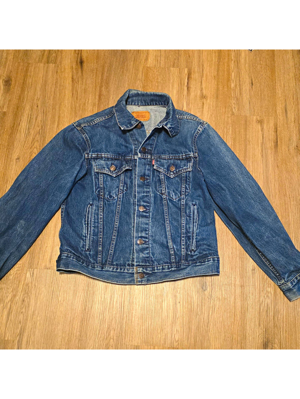 Vintage Levis 70506-0216 Denim Trucker Jacket Size 42 Made USA Blue Jean